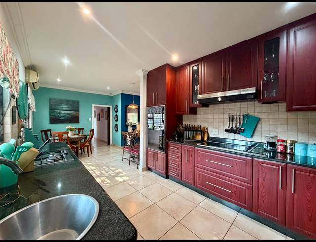 5 BEDROOM FREEHOLD FOR SALE IN MEER EN SEE